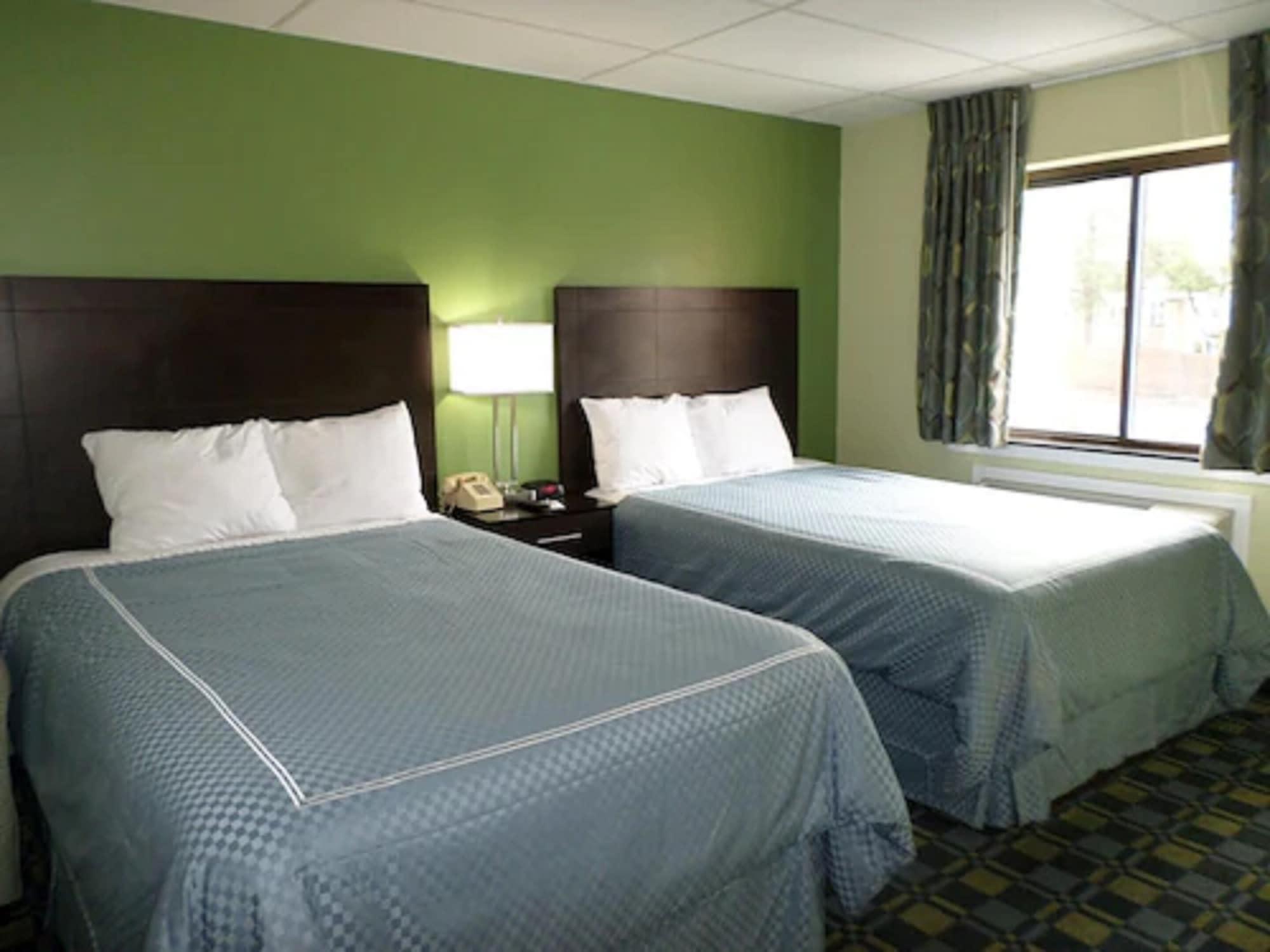 Travelodge By Wyndham Cleveland Lakewood Esterno foto