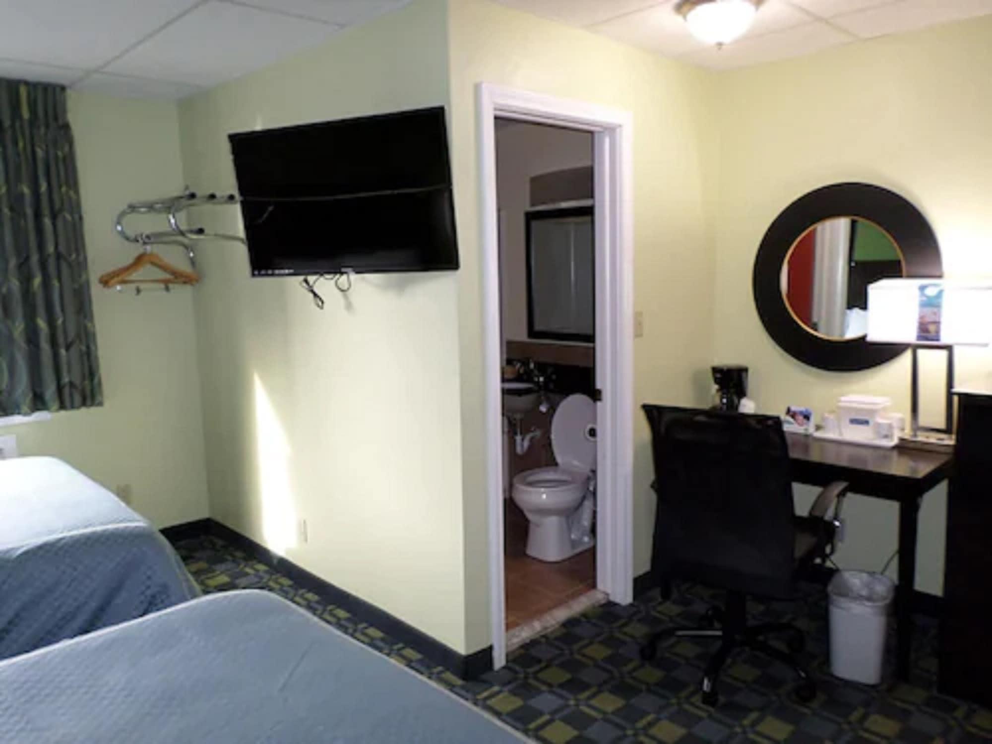 Travelodge By Wyndham Cleveland Lakewood Esterno foto