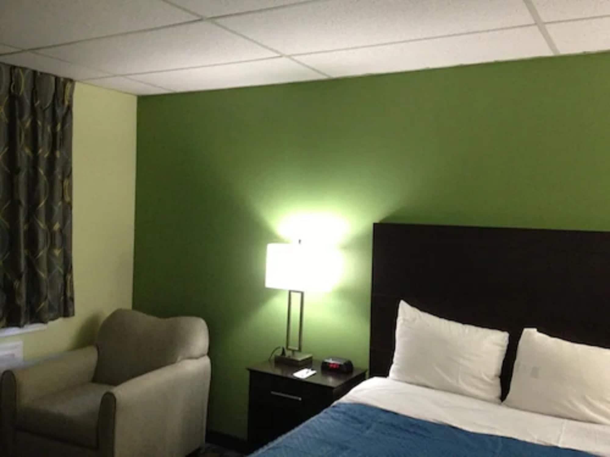 Travelodge By Wyndham Cleveland Lakewood Esterno foto