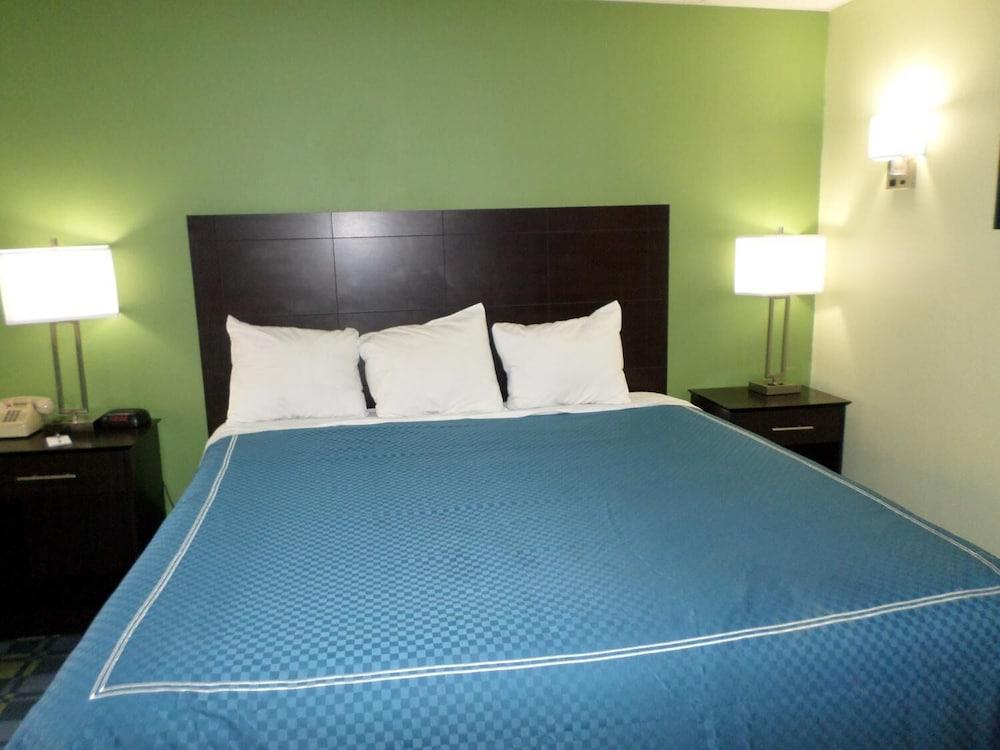 Travelodge By Wyndham Cleveland Lakewood Esterno foto