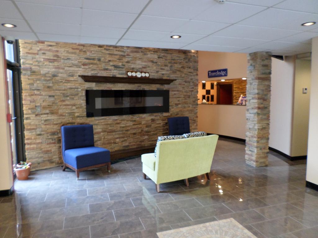 Travelodge By Wyndham Cleveland Lakewood Esterno foto