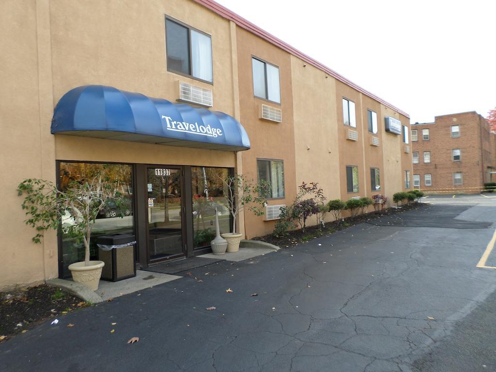 Travelodge By Wyndham Cleveland Lakewood Esterno foto